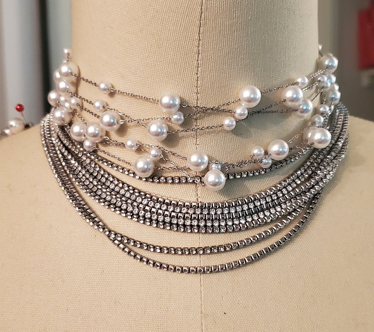 Clutch Your Pearls - Choker